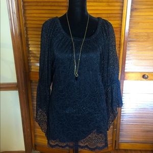 Karen Kane Black lace bell sleeves top 👚